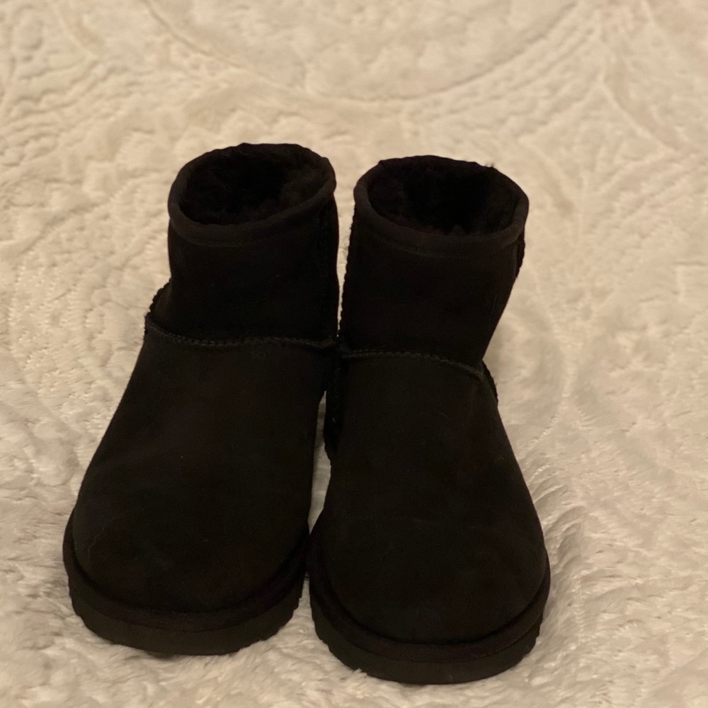 UGG Classic Mini Boot - Picture 4 of 5